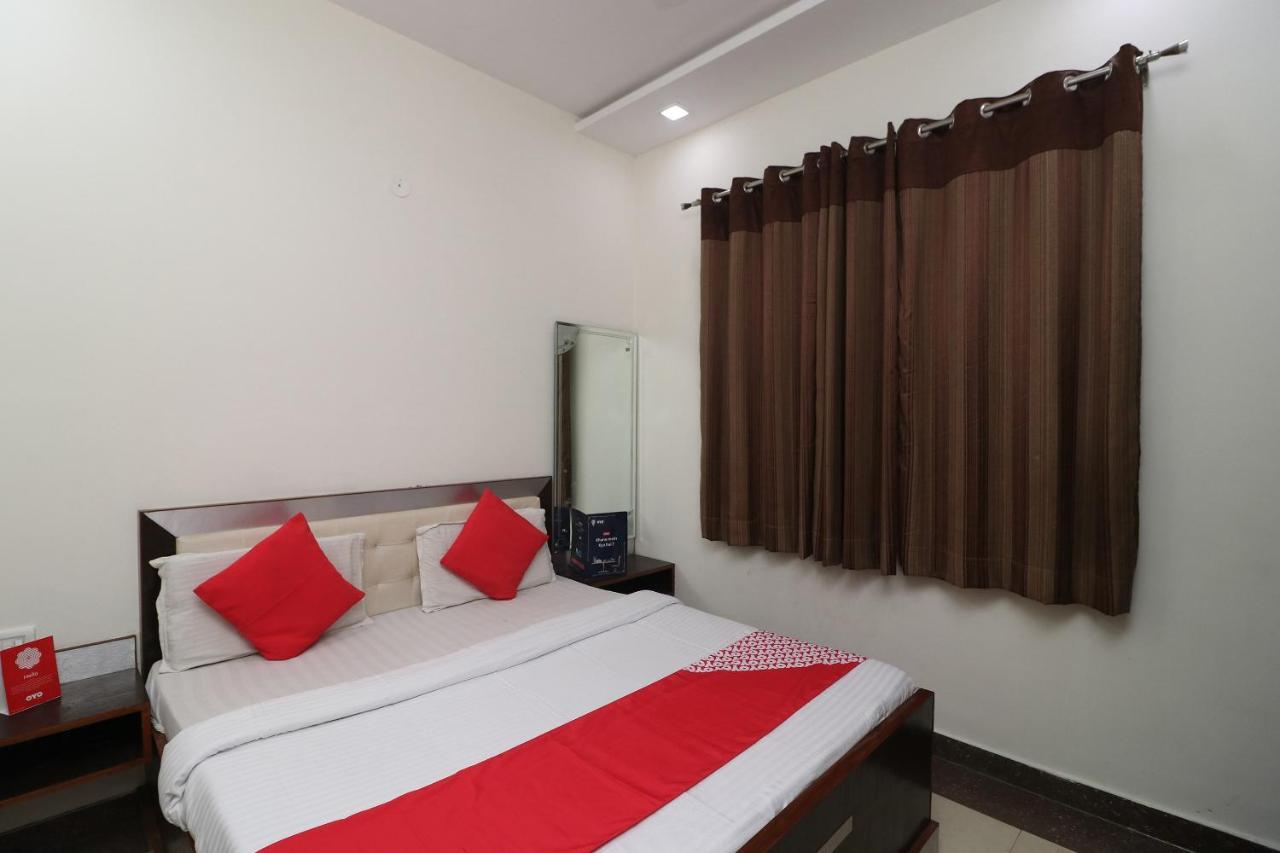 Oyo 24723 Hotel Atul Palace Агра Экстерьер фото